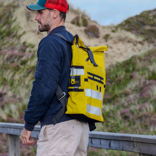 Rucksack GERETTET groß gelb