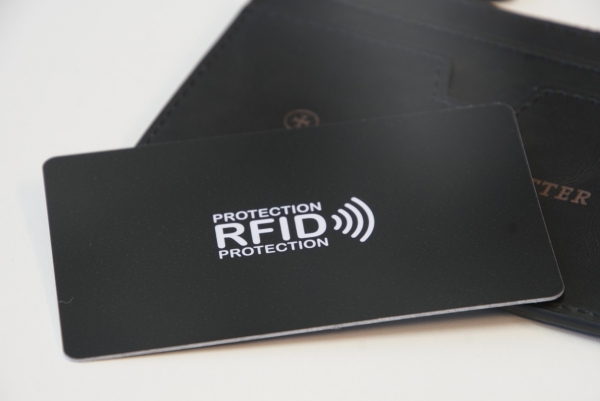 Anti-Skim-Karte  ( RFID-Karte )